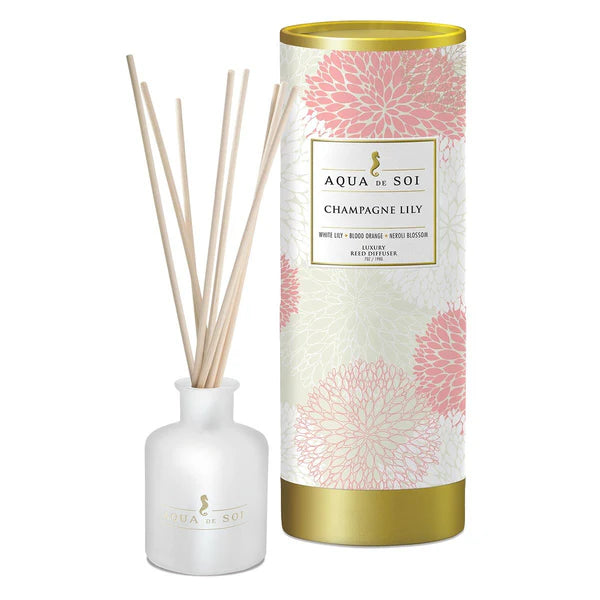 Delicate white lily meets juicy blood orange and nectarine in this effervescent, floral-citrus fusion. Champagne Lily is fresh, elegant, and full of sparkle.