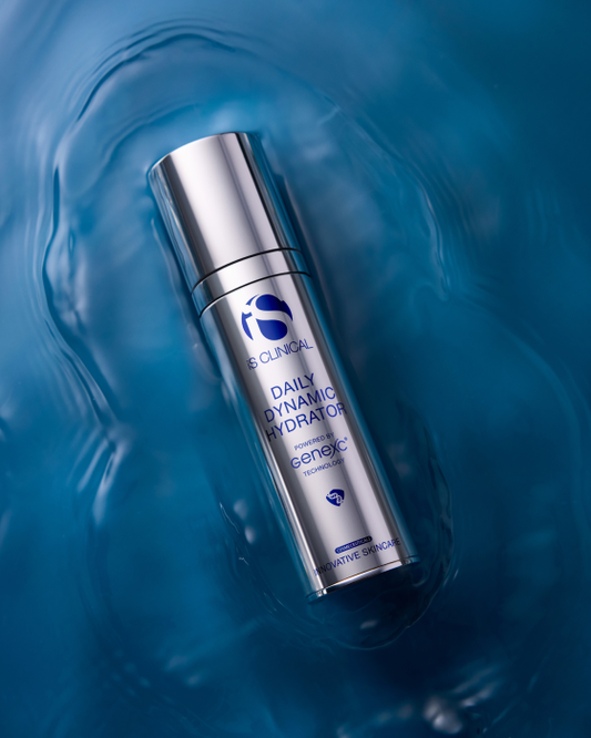 This high-performing 3-in-1 formula helps to treat visible signs of aging, defends against daily environmental stressors and delivers deep, lasting hydration that renews the skin. 