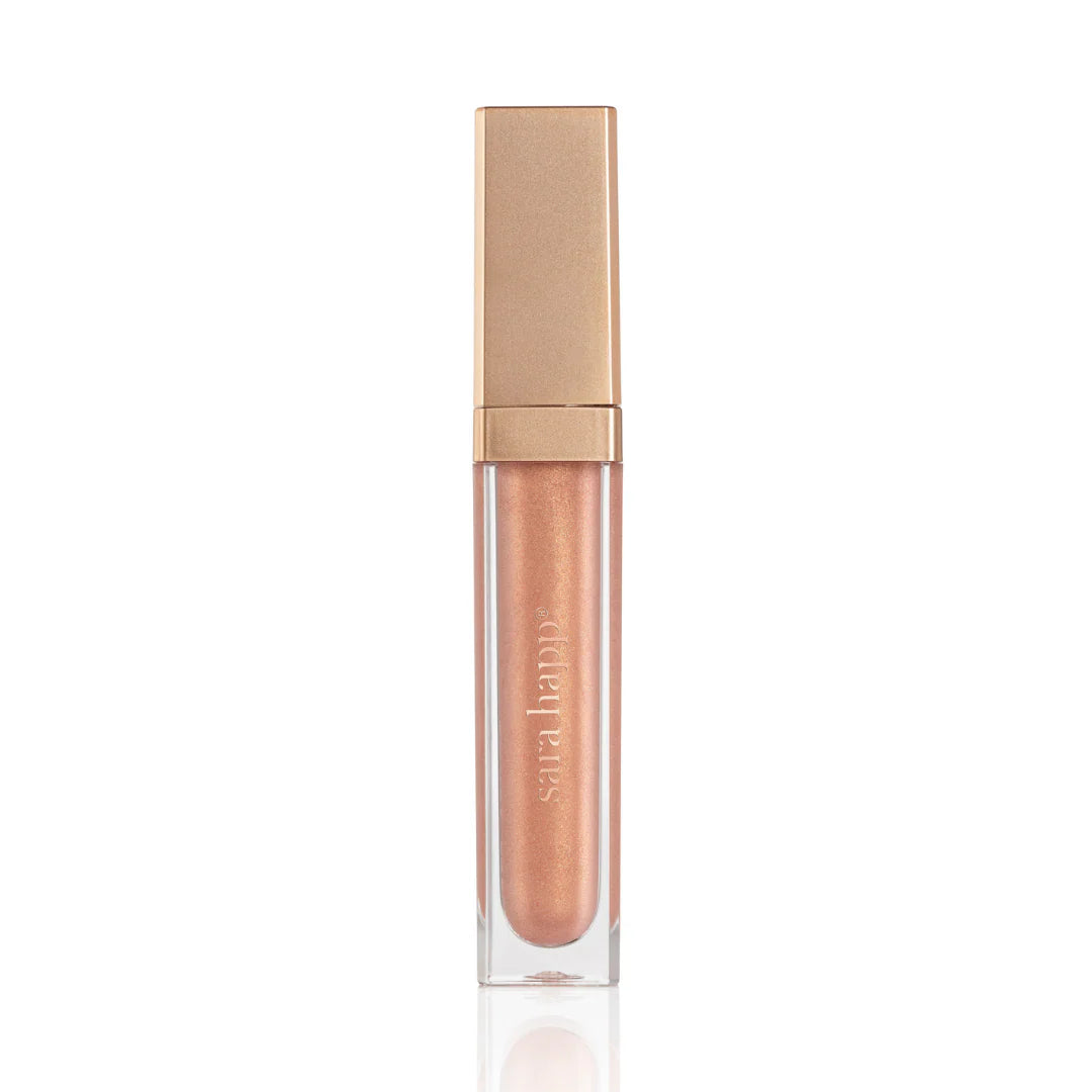 We removed all the dehydrating ingredients found in most lip glosses and replaced them with a trio of natural Jojoba, Sweet Almond, and Macadamia oils and polymers that your skin just drinks in.