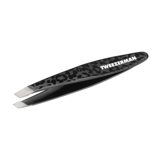 Grab every hair, every time with Tweezerman's Mini Slant Tweezer. This mini version of the award-winning Slant Tweezer features perfectly aligned, hand-filed tips to shape your brows with precision and ease, perfect for on the go.